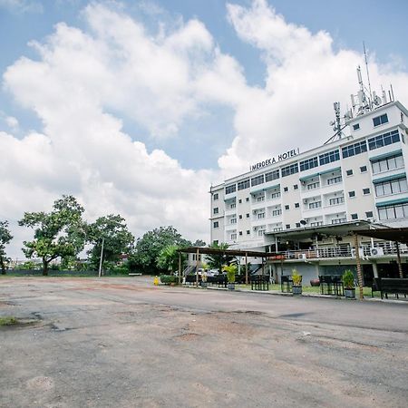 Merdeka Hotel Keluang Exterior foto