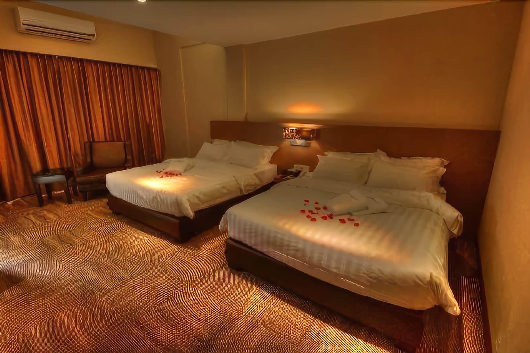 Merdeka Hotel Keluang Exterior foto