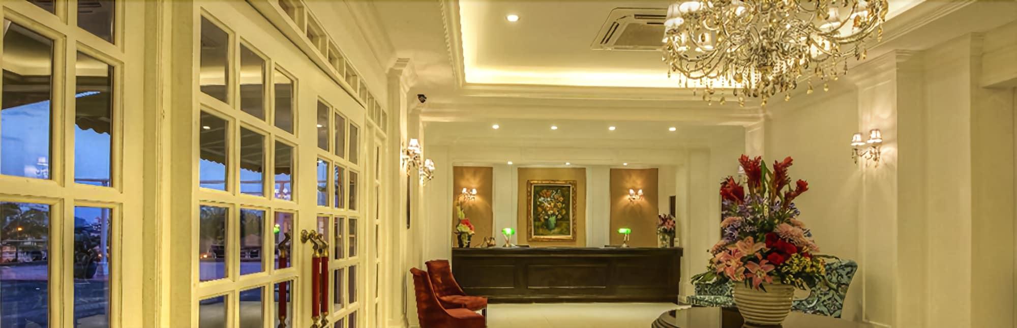 Merdeka Hotel Keluang Exterior foto